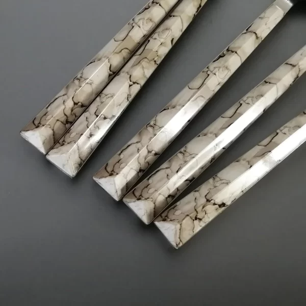 سرویس قاشق و چنگال 32 پارچه برند ام جی طرح سنگ نسکافه ای